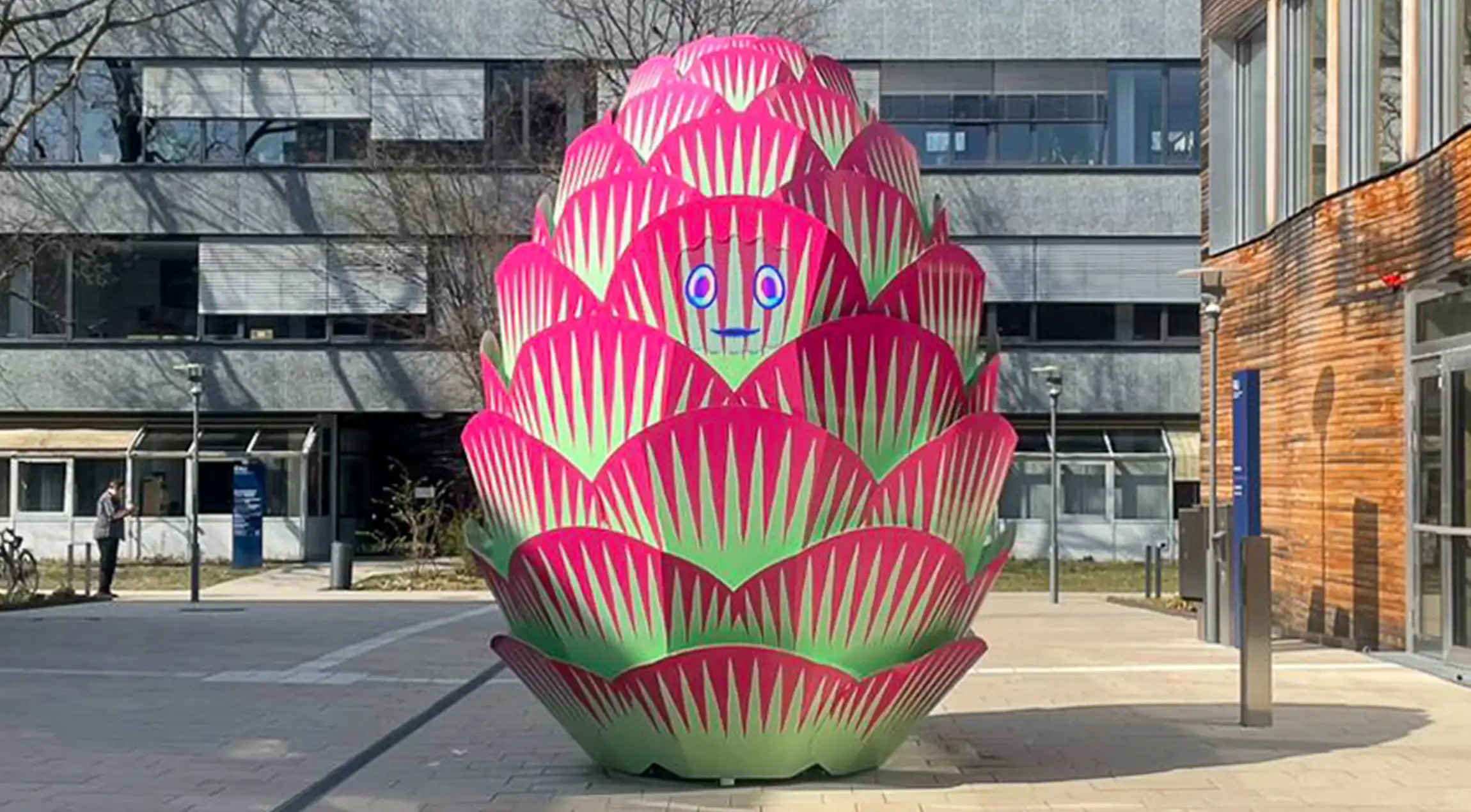 Kunst am Bau an der FAU in Erlangen; Connie Clairvoyant von B&ouml;hler & Ohrendt; Realisiert durch rotes Pferd GmbH