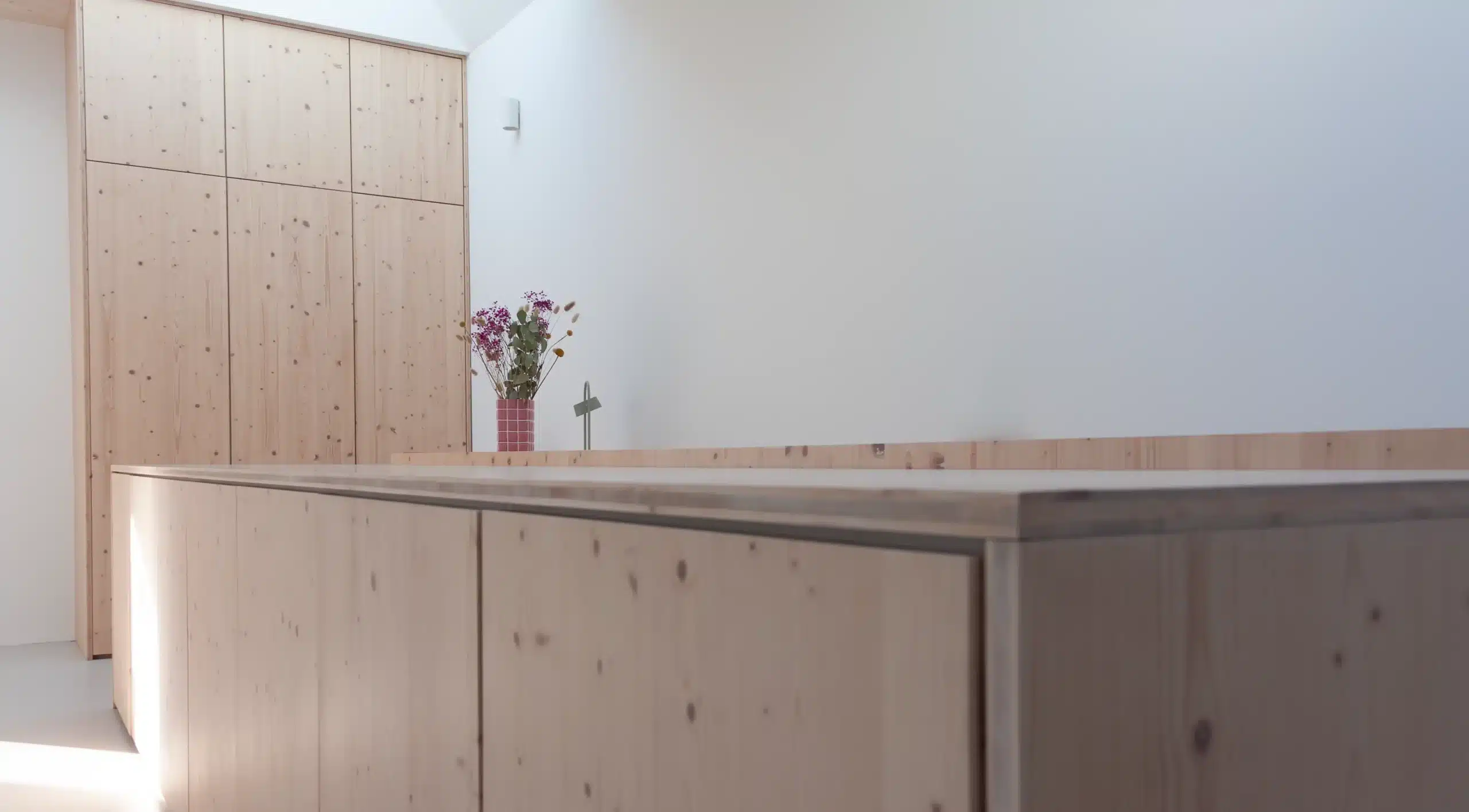 Innenausbau in moderner Holzbauweise von rotes pferd GmbH