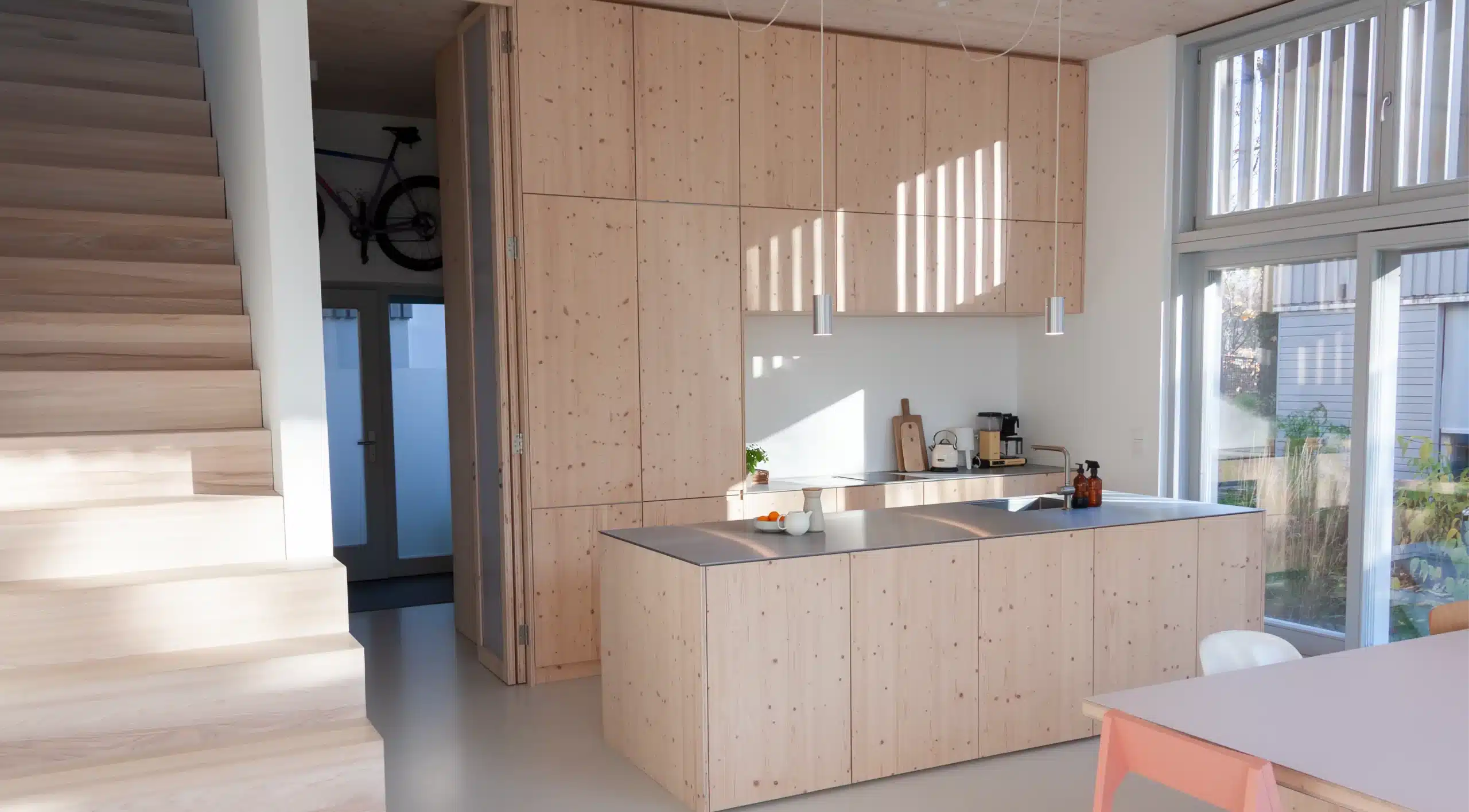 Innenausbau in moderner Holzbauweise von rotes pferd GmbH